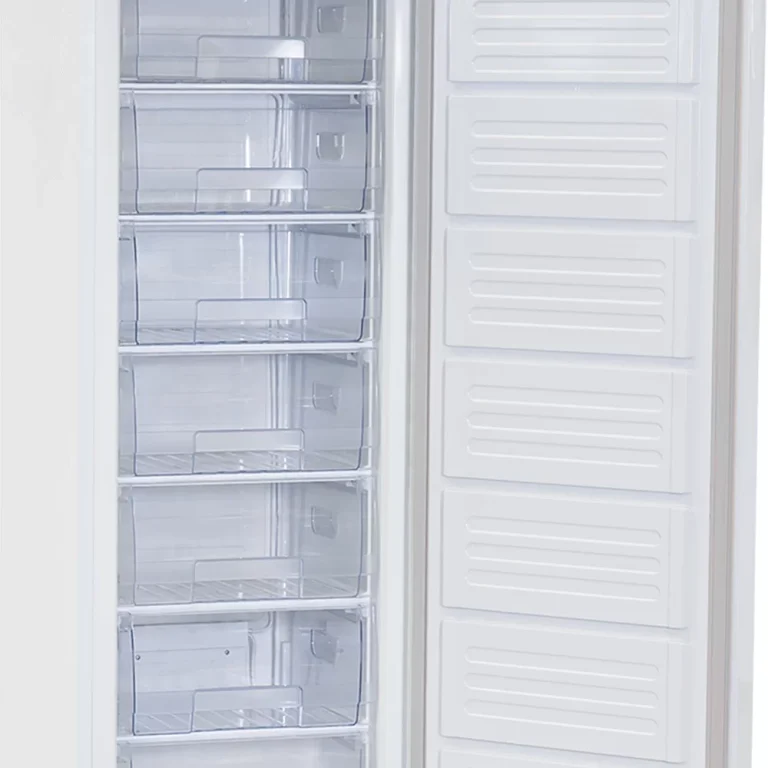Cách vệ sinh tủ đông Sanaky khi xả tuyết và lau sạch lòng tủ