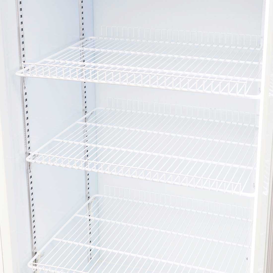 Cách vệ sinh tủ đông Sanaky tại nhà bằng khăn mềm và dụng cụ phù hợp